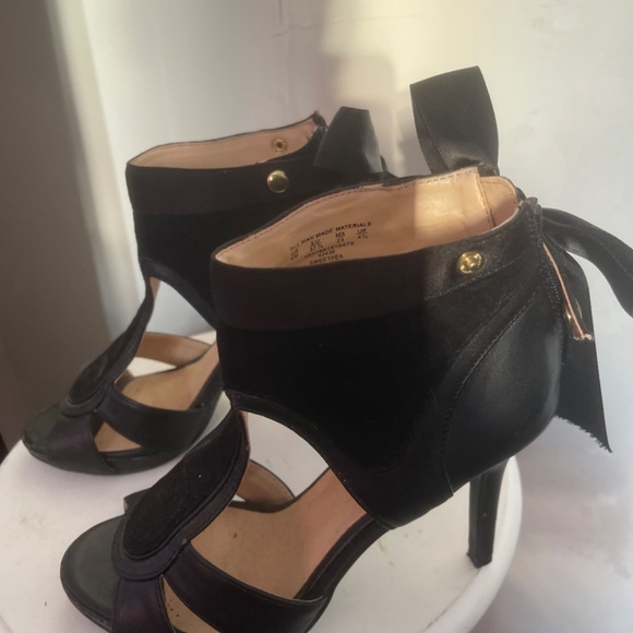 Heels - Picture 2 of 4